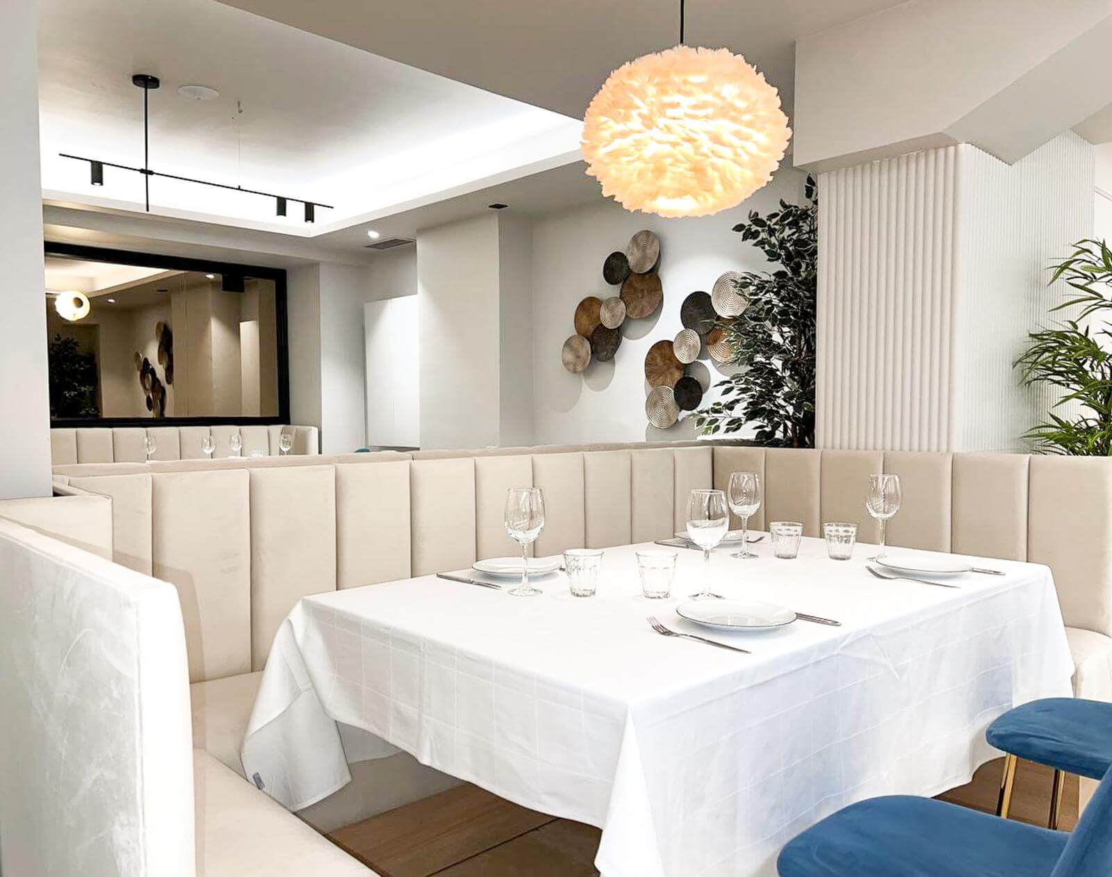 Mesa larga vestida para una comida de empresa en La Reinosa, Madrid